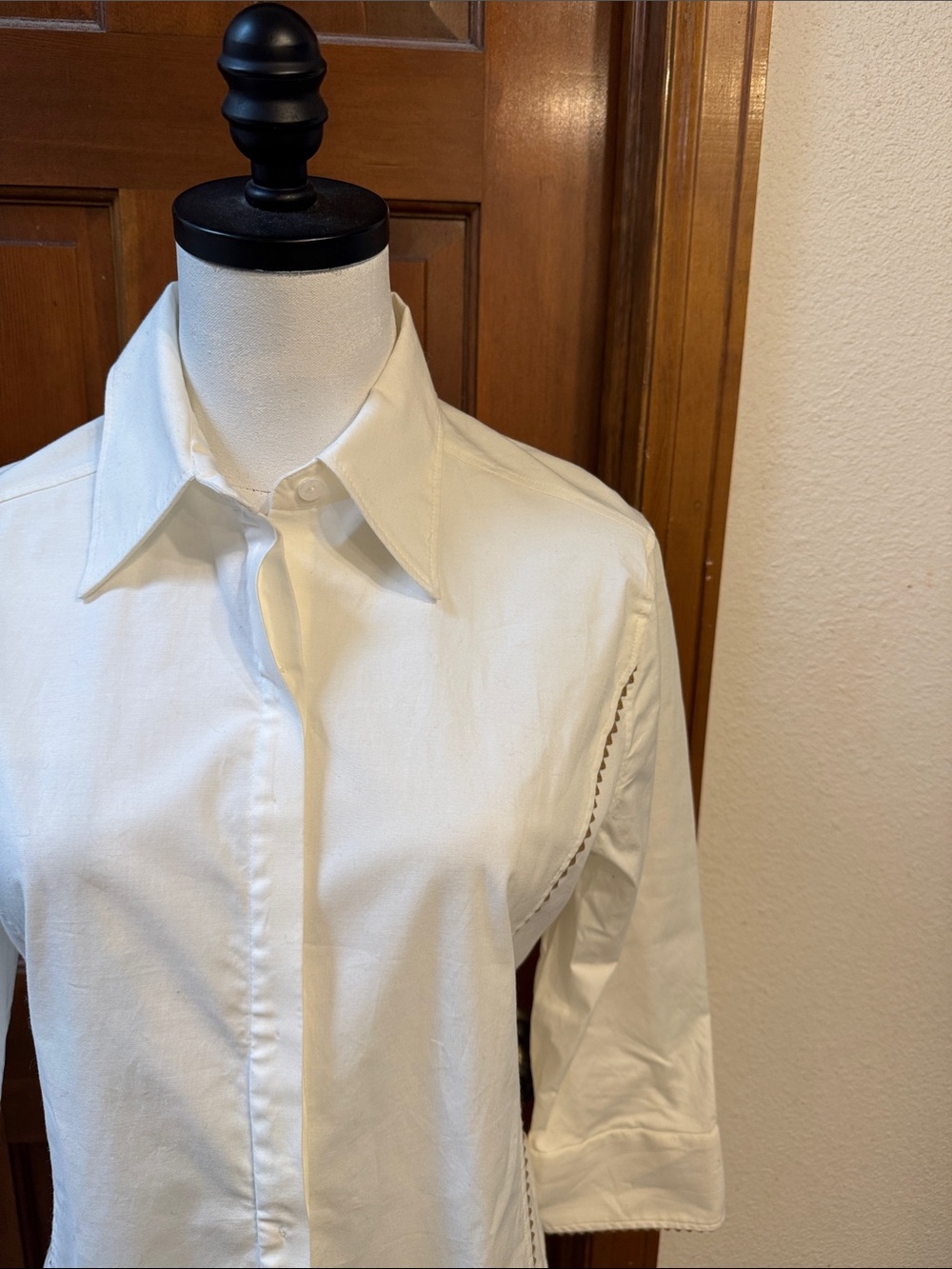 A’nue Ligne White Women's Button-Up Shirt with Subtle Lace Trim Size S